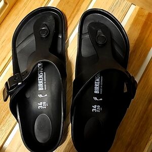 Kids size 34 Birkenstock sandals. Black